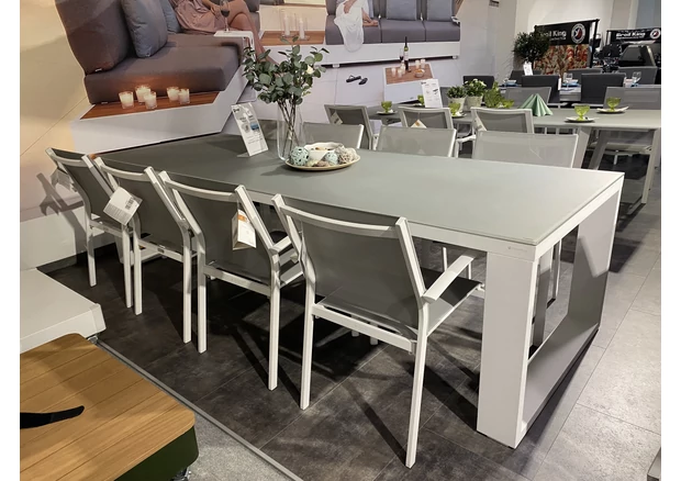 Linate 8 személyes étkezőasztal