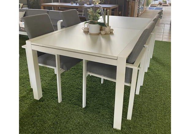 Tuli étkezőasztal (6-10 személyes)