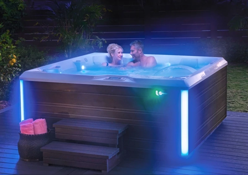 jakuzzi, masszázsmedence, fényterápia