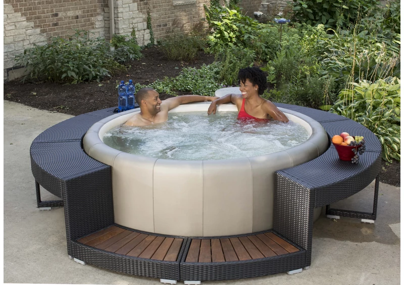 Softub RESORT 300+ masszázsmedence - Off-White